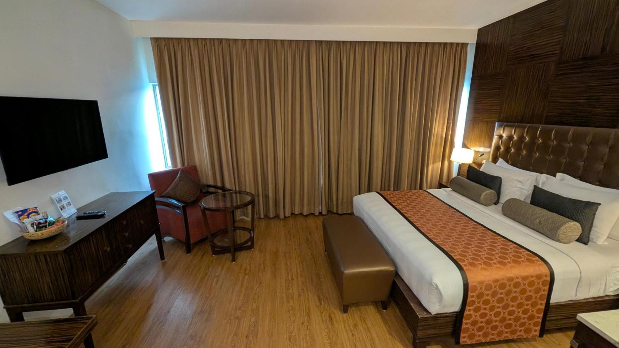 Pride Hotel, होटल 4*